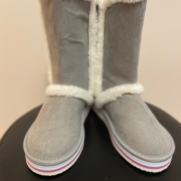 Girls boots w/ fuzzy lining.Old Navy.Size:13 Grey - Picture 8 of 8